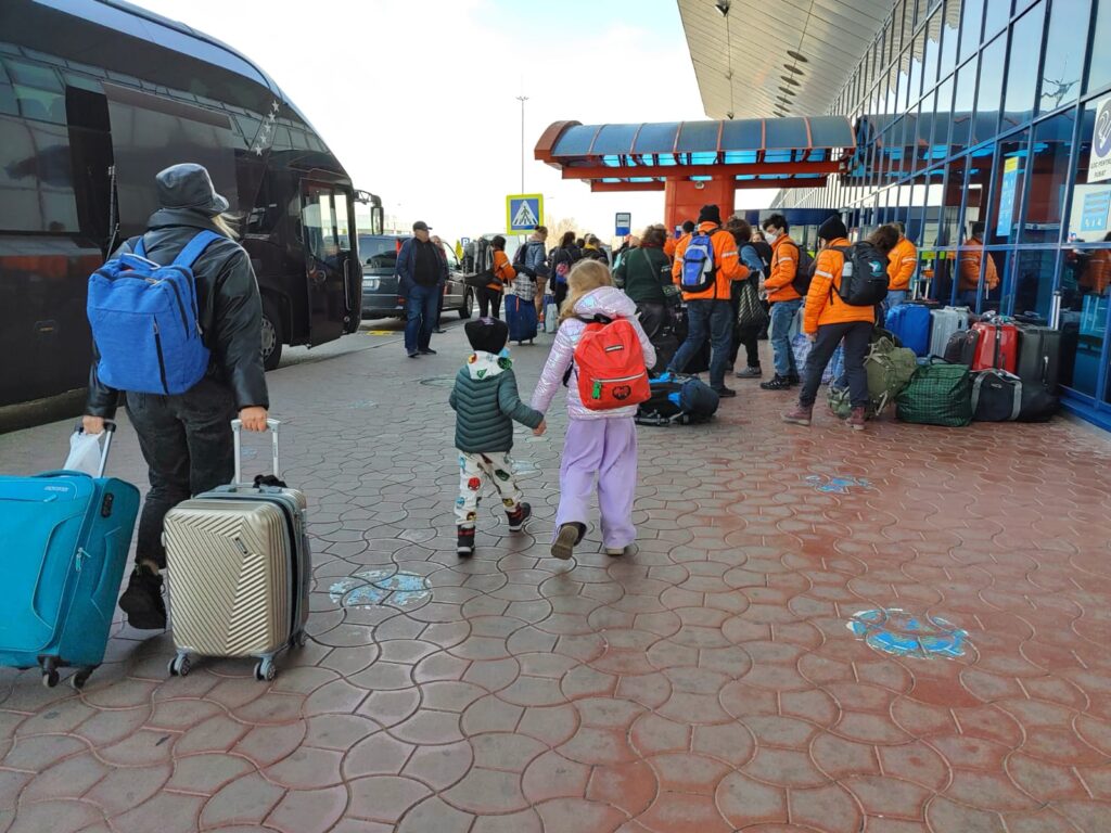 Ukrainian refugees being flown to Israel by United Hatzalah as part of Operation Orange Wings thanks to Adelson familys donation 3 1024x768 2