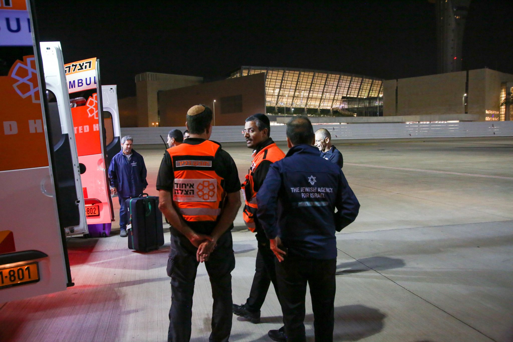 United Hatzalah ambulance teams and Jewish Agency staff receiving the evacuees at Ben Gurion Airport 1