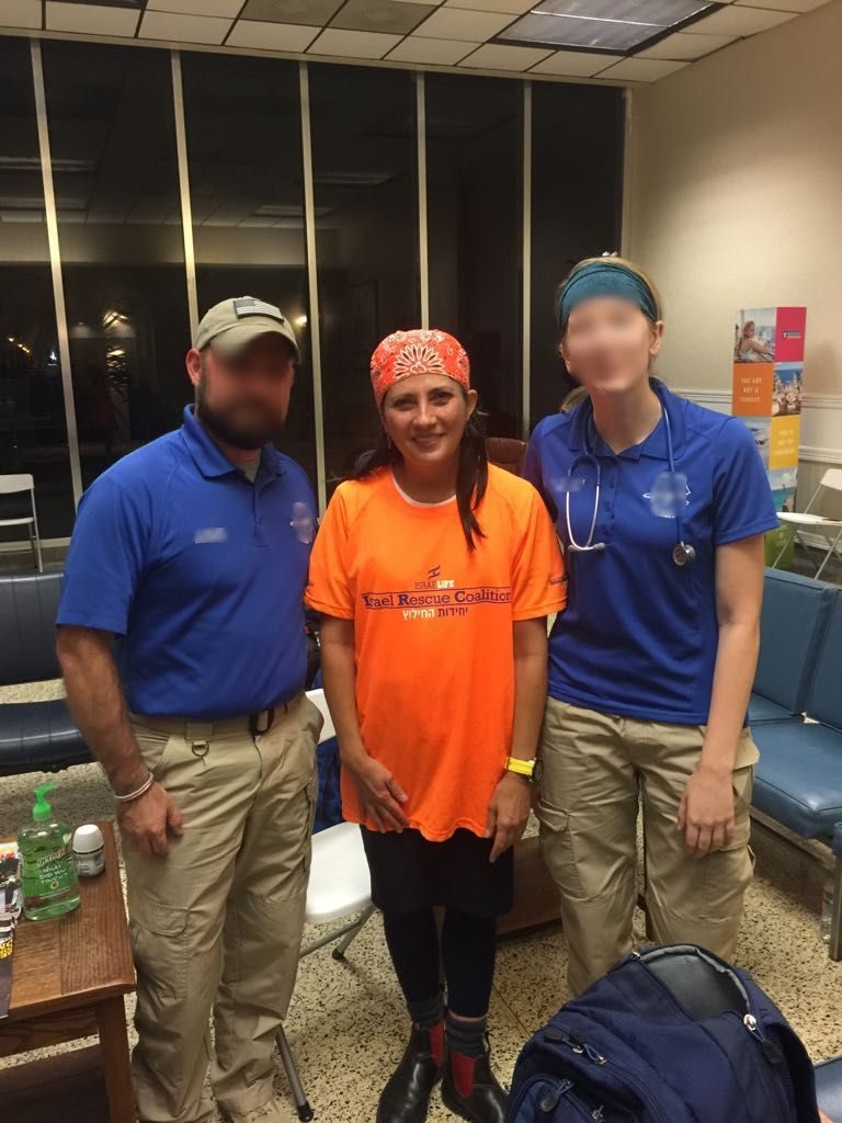 Dr. Miriam Staub standing together with two paramedics that she treated. 
