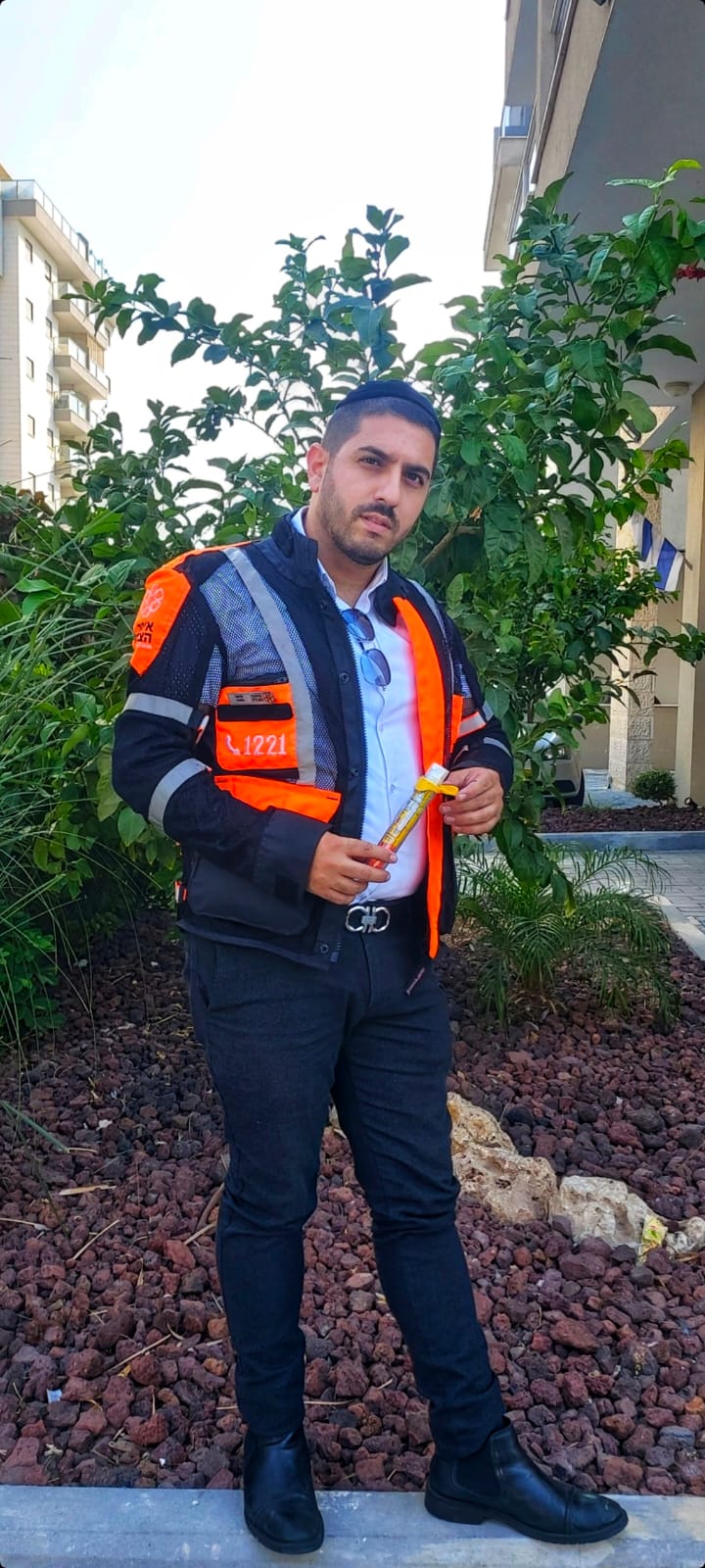 Facebook Post Connects Store Employee With EpiPen-Carrying Shopper Who Saved Her Life