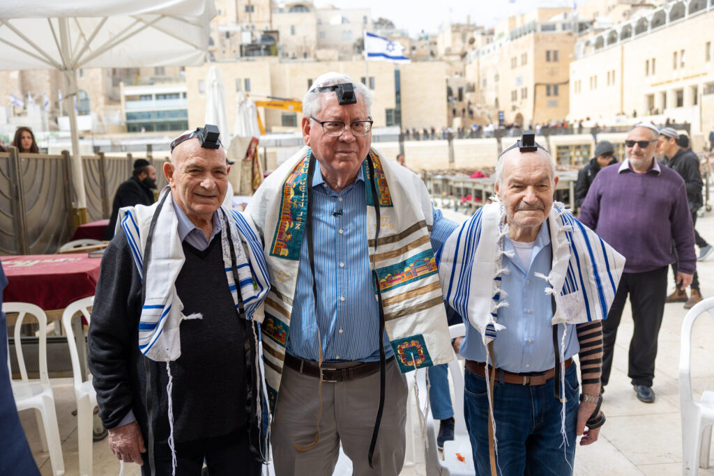 george center together with oscar and walter at their family reunion at the western wall 1024x683 2