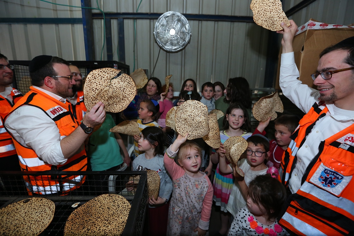 United Hatzalah EMS personnel volunteer to bake matzot with children struggling with cancer and give them a pre-pesach break