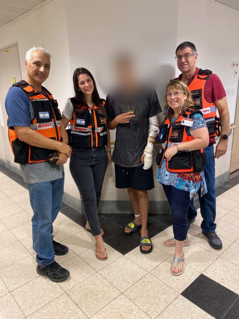 United Hatzalah Volunteer Ambulance Team Reunites with Soldier After ...