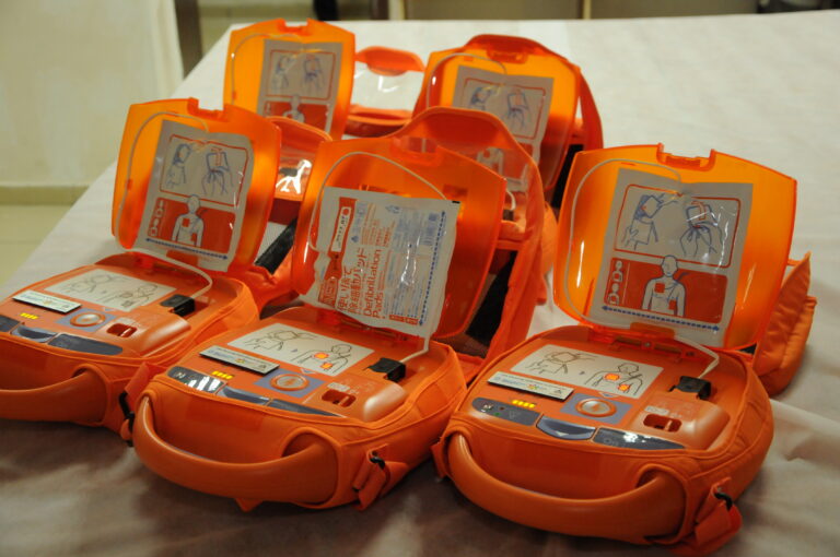 https://israelrescue.org/app/uploads/2025/10/defibrilateur-5-768x510.jpg