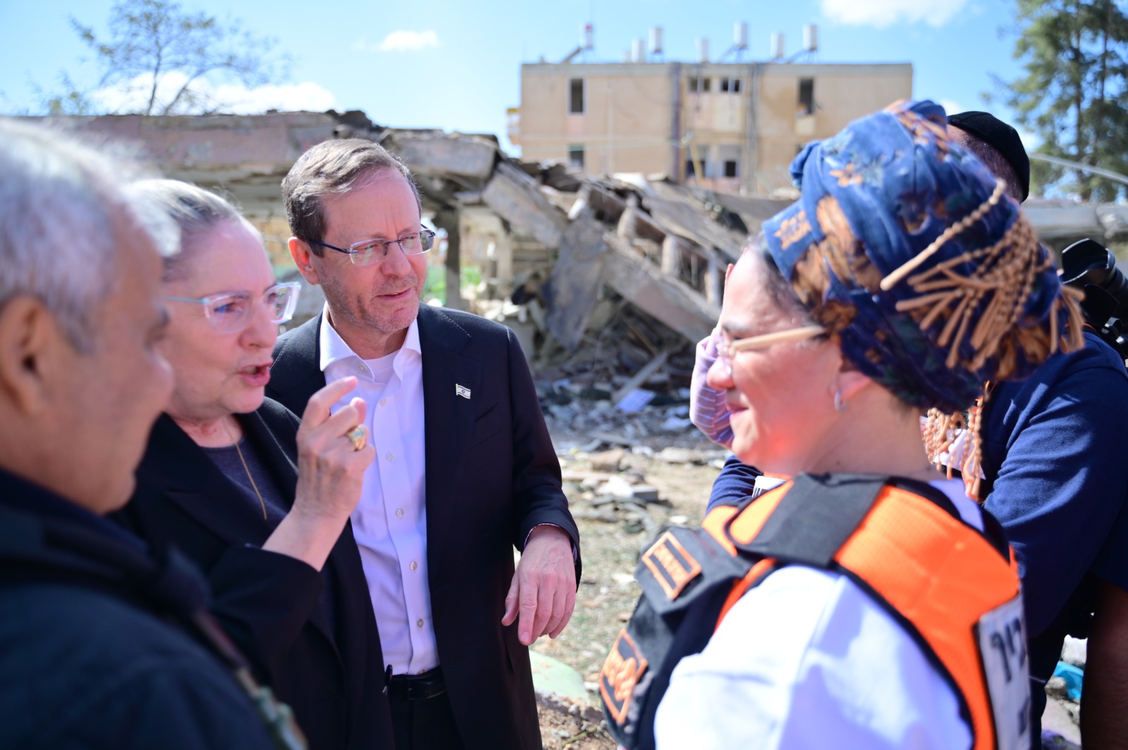 United Hatzalah Psychotrauma & Crisis Response Volunteer meets with President of Israel Mr. Isaac Herzog and the First Lady Michal Herzog