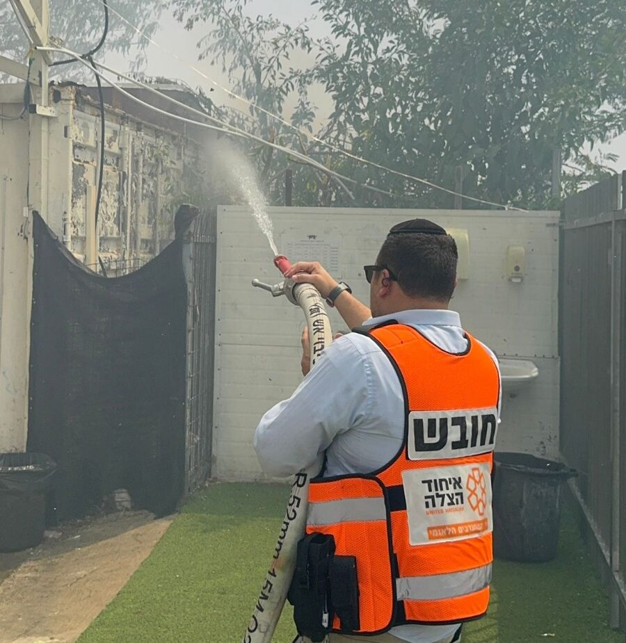 United Hatzalah EMT Yoni Spigelman extinguishing a fire at the Talmud Torah school in Ramat Beit Shemesh