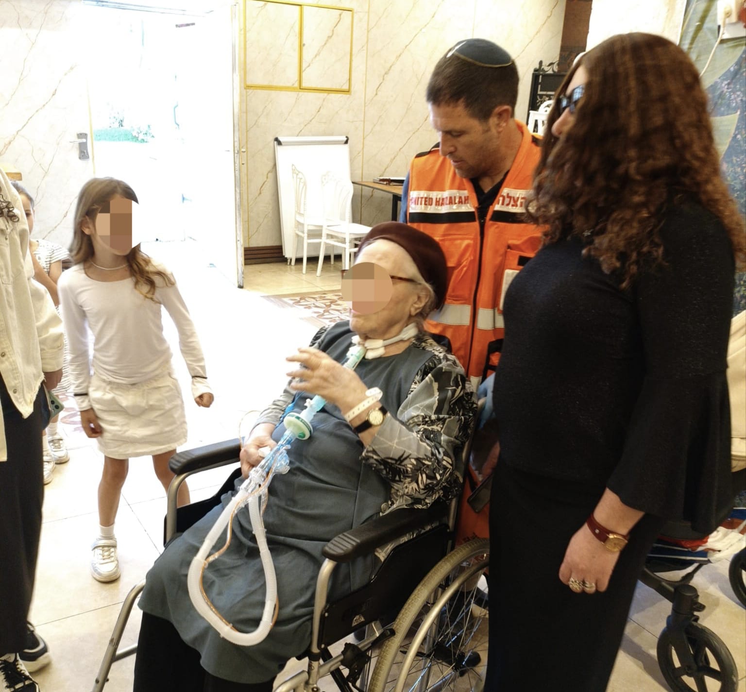 United Hatzalah volunteers accompanied an elderly homebound woman to her great-grandson' Bris